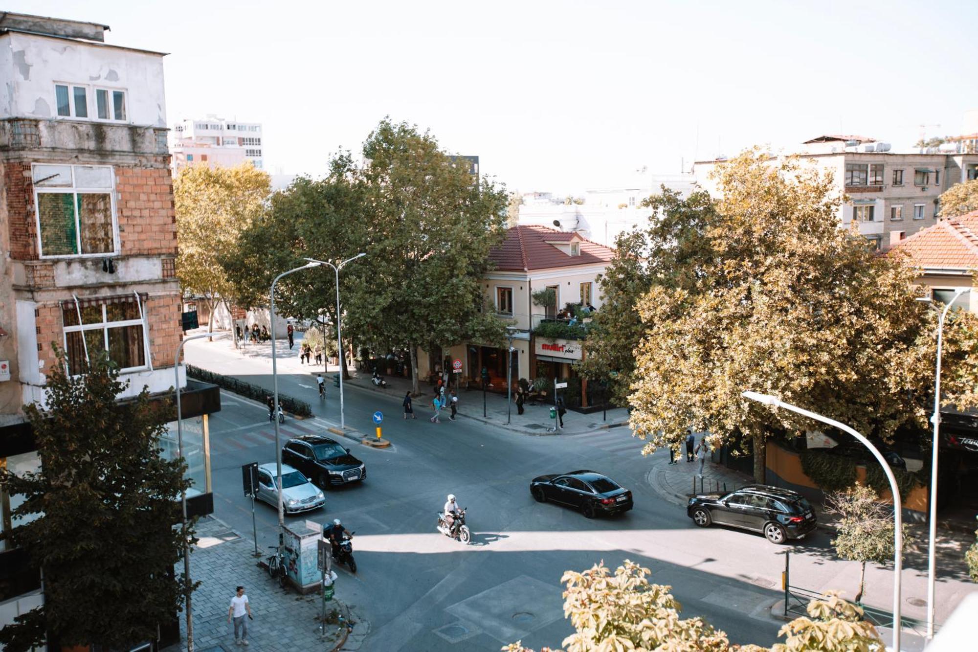 Barrikada Str Modern Apartments - The Nest Tirana Exterior photo