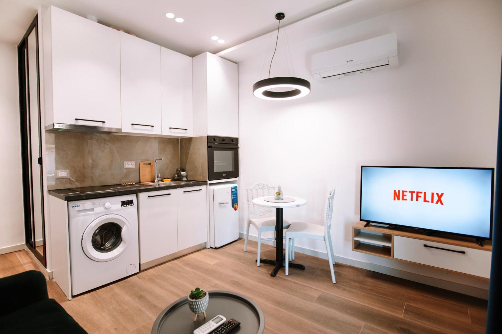 Barrikada Str Modern Apartments - The Nest Tirana Exterior photo